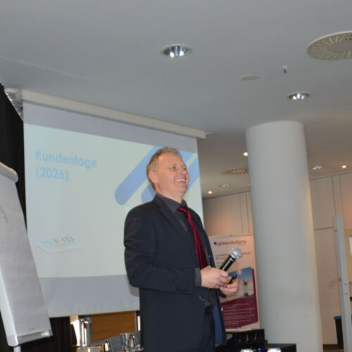 Geschäftsführer Sven Görner eröffnet die Kundentage 2026