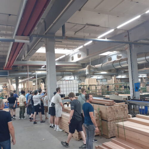 Betriebsrundgang beim Holzlager